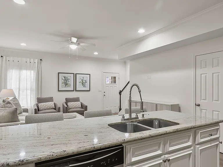 430-474 Wesley Pl — Photo 32