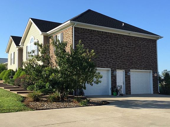 3rd image of 213 Walnut Way