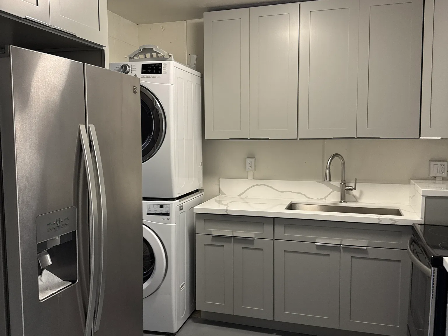 2 bed, 799 sqft, $3,300 — Photo 2