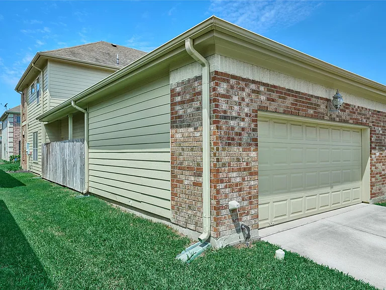 2726 Misty Heath Ln — Photo 24