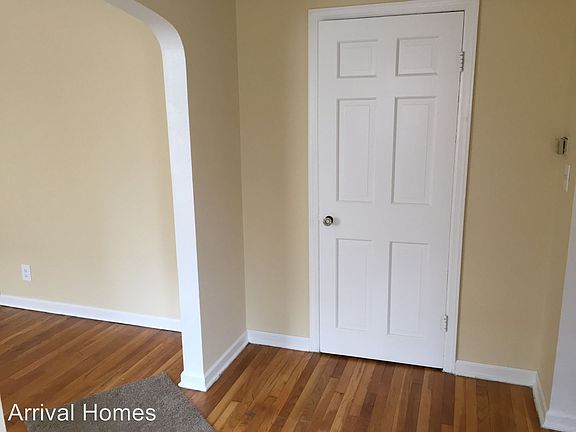 3rd image of 806 Audrey Pl