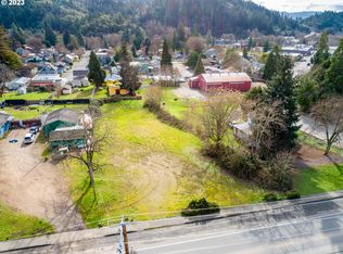 186 NE Division St, Myrtle Creek, OR 97457