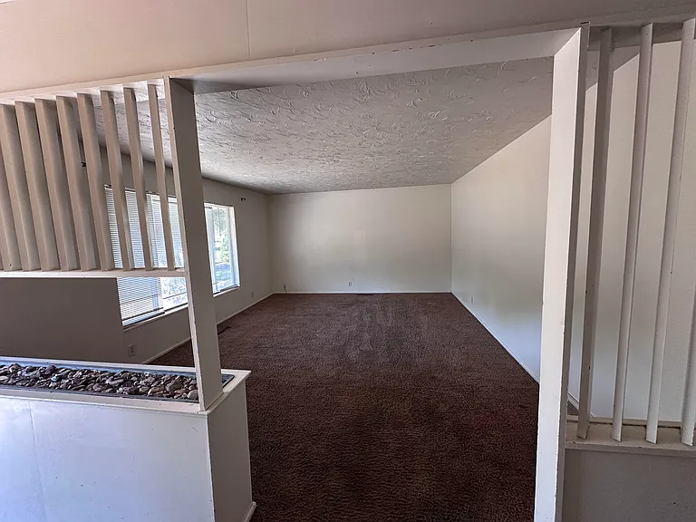 49 Riverside Dr — Photo 2