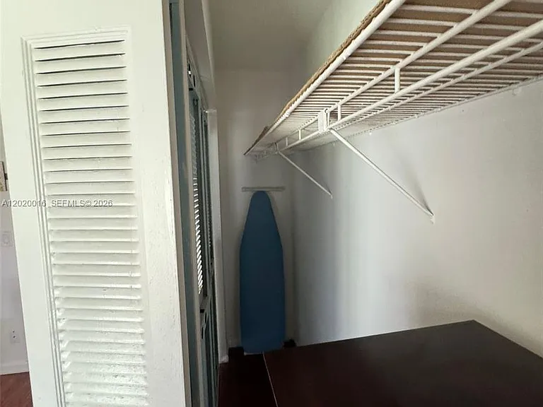 221 Kent M #221 — Photo 8