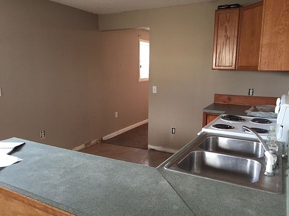 3rd image of 325 S 2nd St APT 6