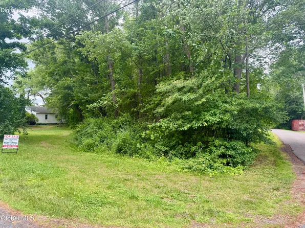 L2 Pausley Court, Selkirk, NY 12158