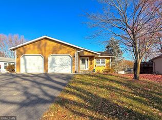 210 Knollwood St W, Annandale, MN 55302
