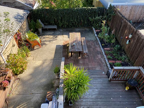 4th image of 59 Lawrence Ave