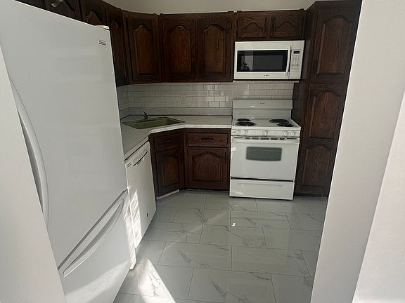 3rd image of 41 Caryl Ave #2