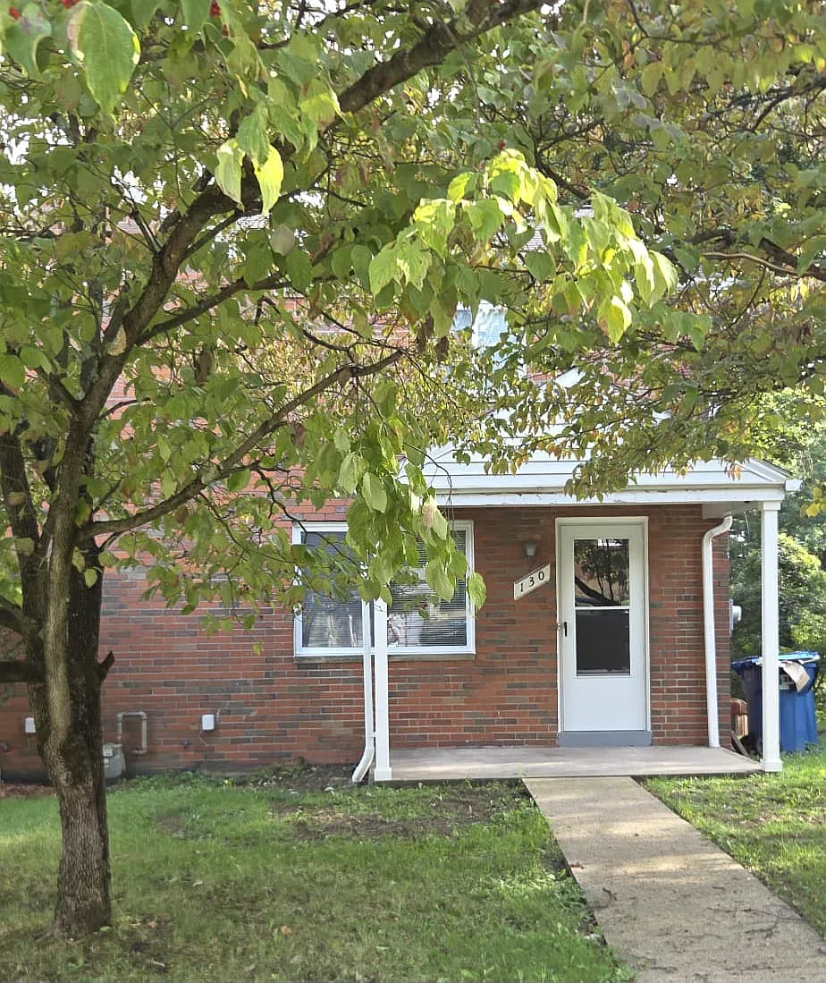 2 bed, 1000 sqft, $1,050 — Photo 1