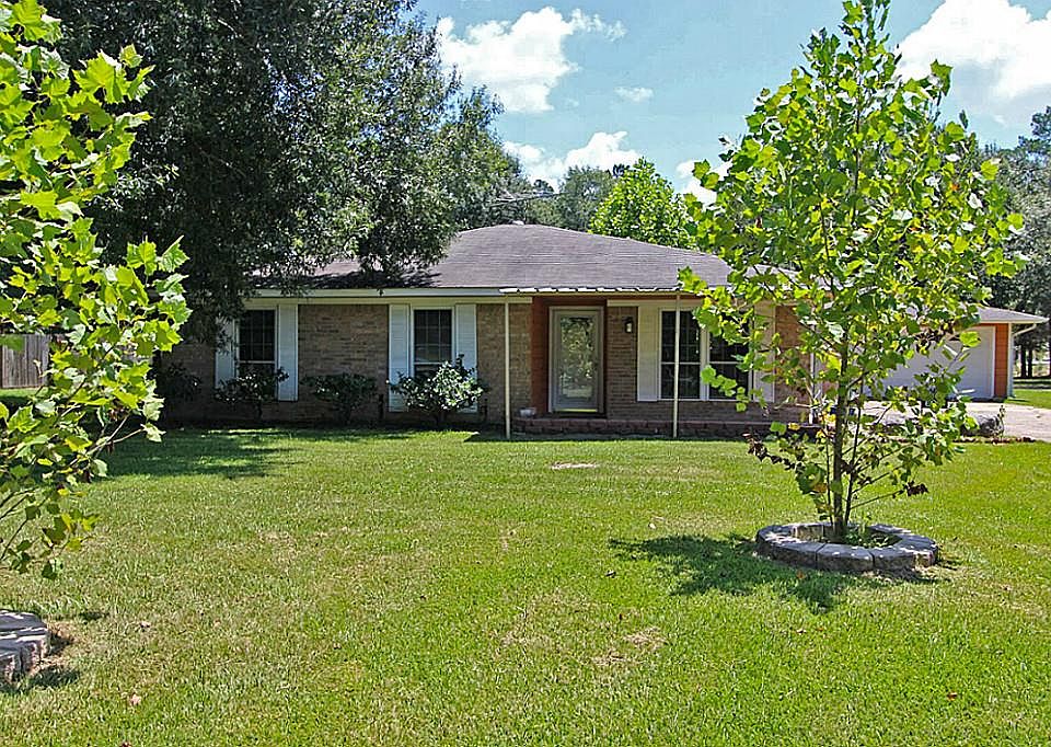 2nd image of 606 Magnolia Bnd