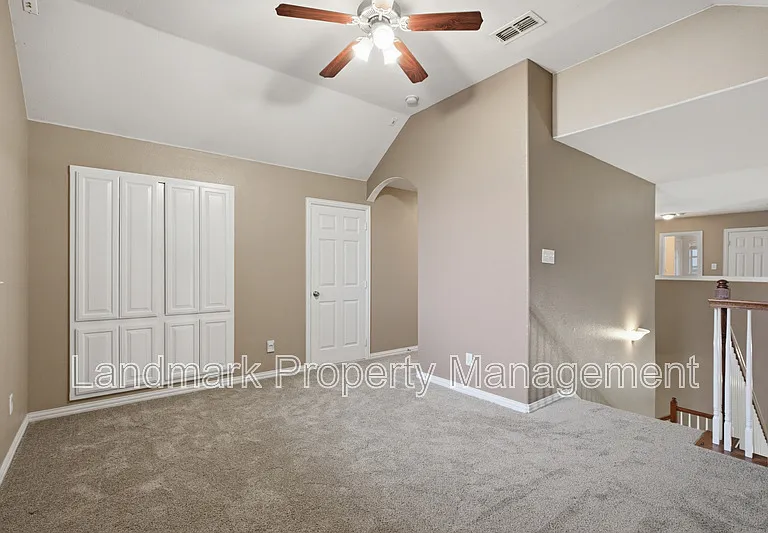 2115 Lexington Dr — Photo 20