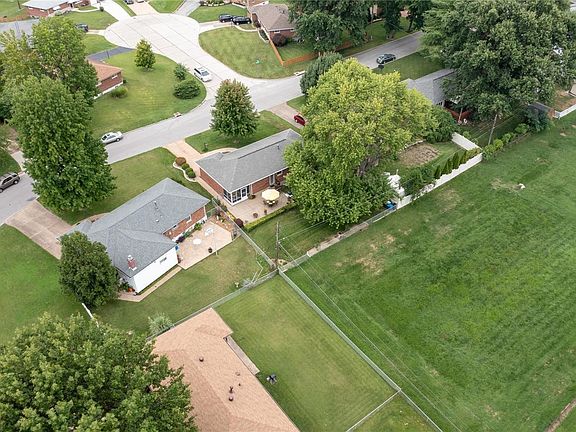 3rd image of 9528 Howerton Dr
