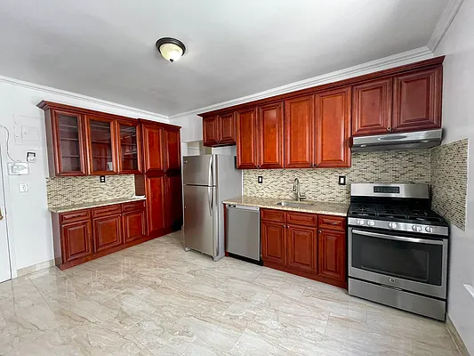 Rented by Astoria Realty | media 1