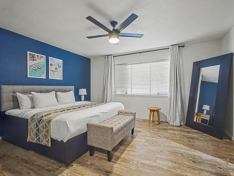 913 Sandhurst Dr — Photo 22