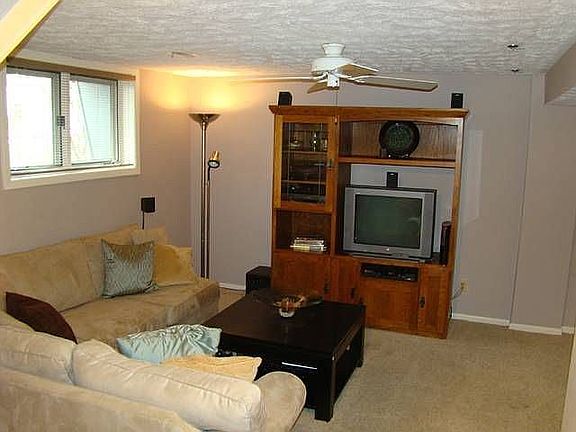 3rd image of 15007 Chicago Cir