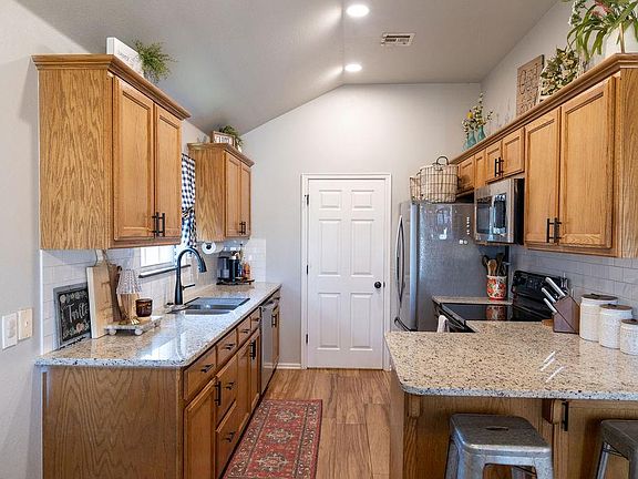 4th image of 4412 Applegate Dr
