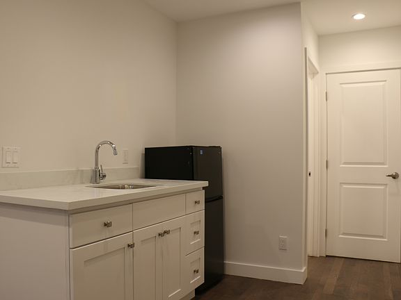 2nd image of 59 Caine Ave Studio 1