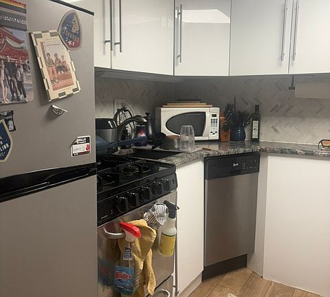 4th image of 99 Butler St #3