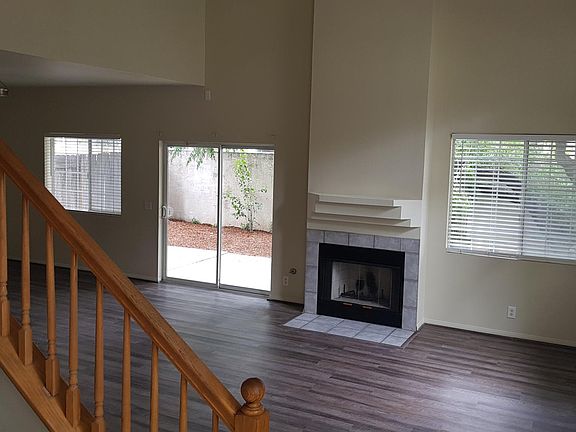 Living room w/fireplace