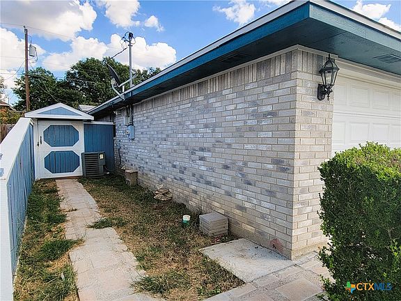 5th image of 3906 Roundrock Dr