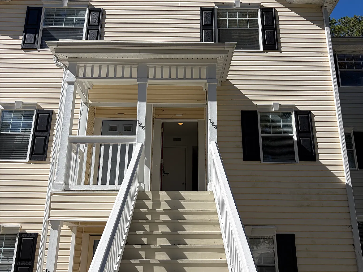 2 bed, 2.5 bath, 1168 sqft, $1,650 — Photo 1