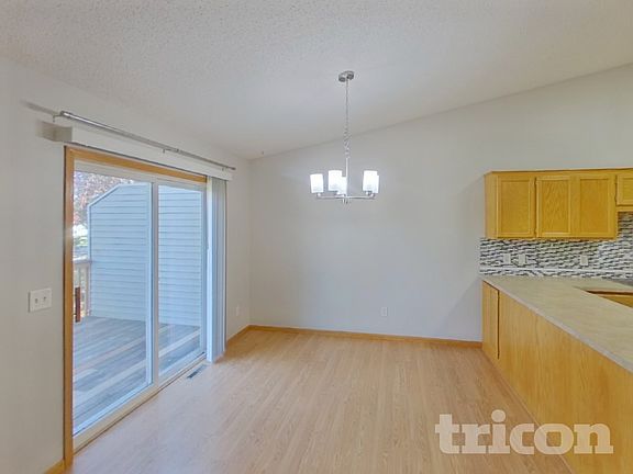 3rd image of 16037 Flagstaff Ave W