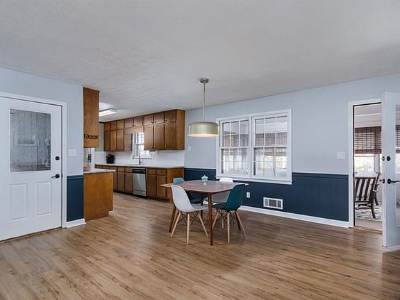 5th image of 304 Tuck Ln