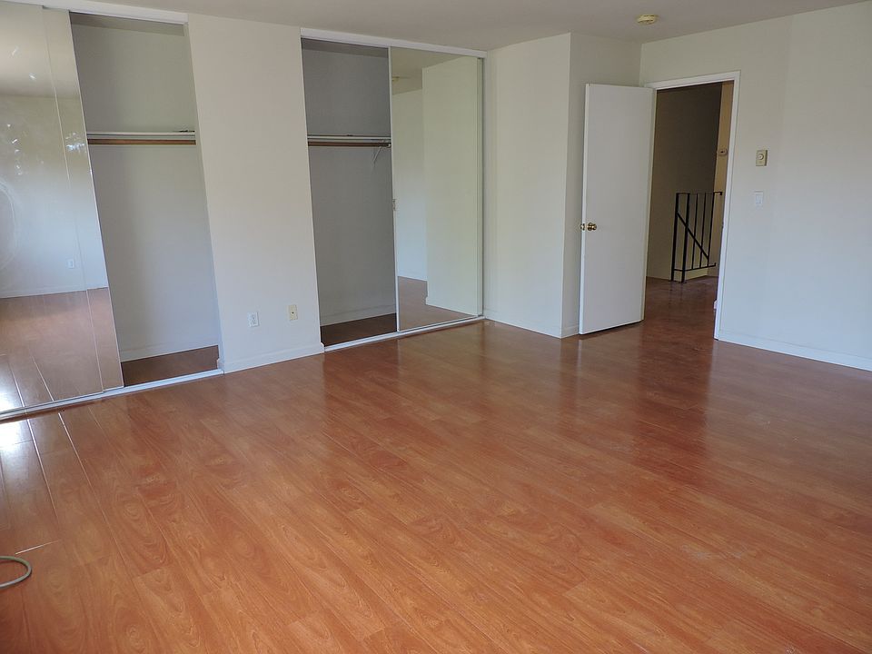 1st image of 10249 Oasis Ct #1
