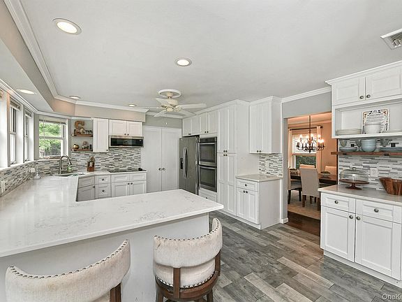 5th image of 2 Buckingham Meadow Road