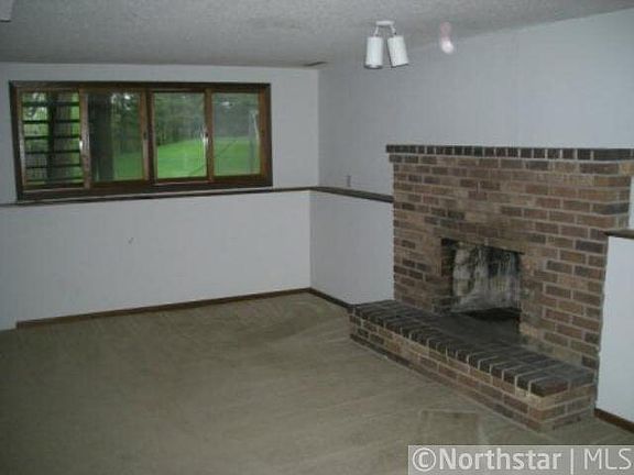4th image of 1621 Holly Drive E