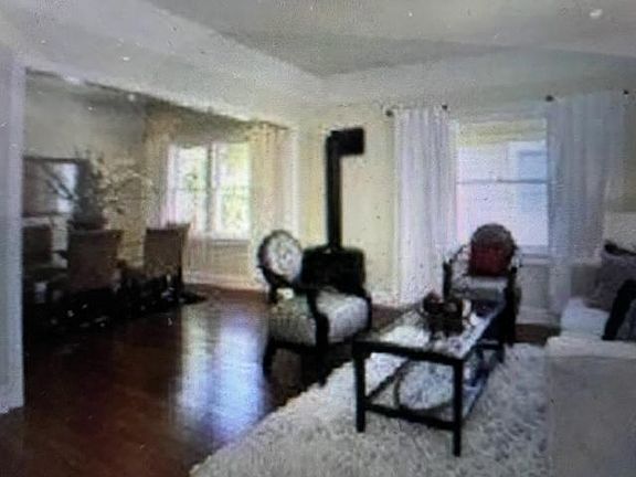 4th image of 177 Everett Ave
