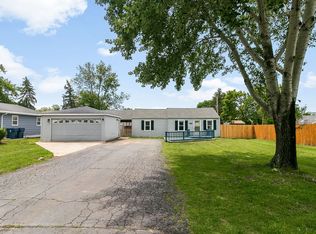 2303 Sweetbriar St, Crest Hill, IL 60403