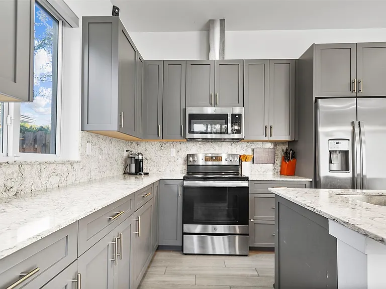 1110 NE 14th Ave — Photo 13
