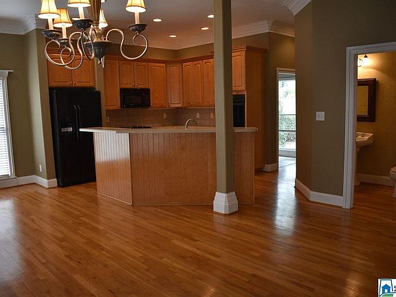 5th image of 717 Lake Crest Dr