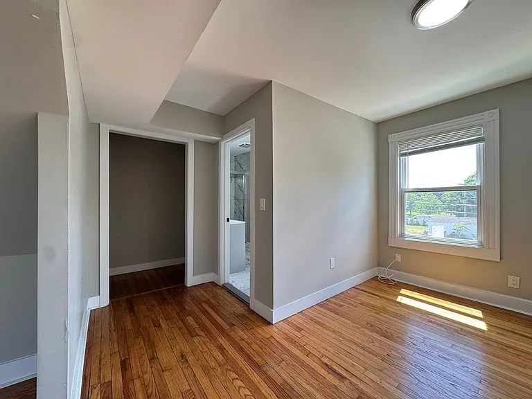 35 Dana St — Photo 8