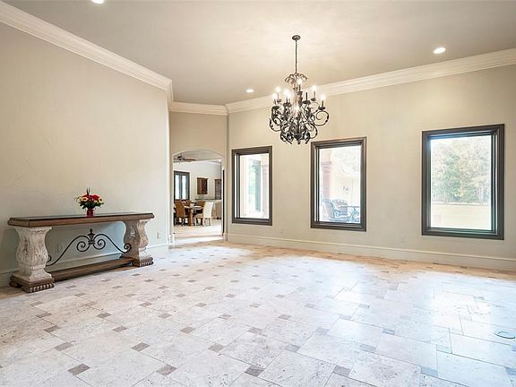 2nd image of 240 Lilac Ln