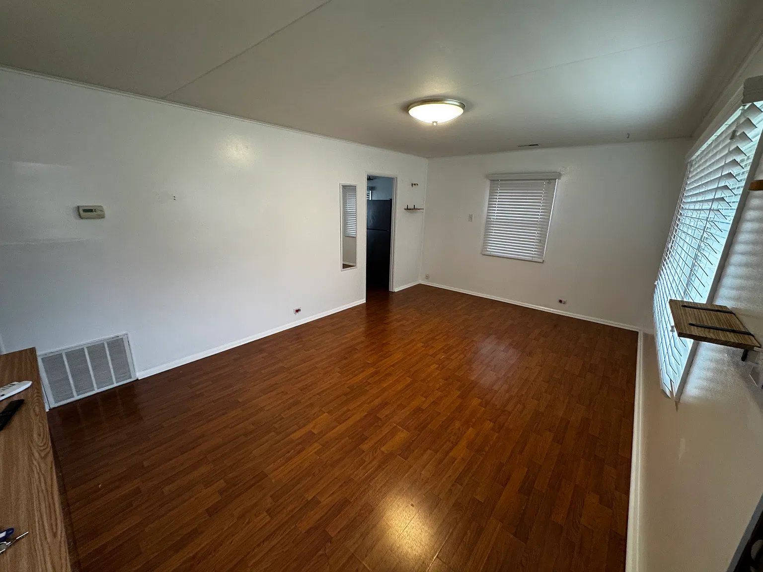 3 bed, 1000 sqft, $1,300 — Photo 4