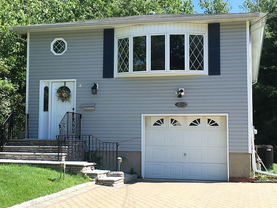 1st image of 102 E Washington Ave