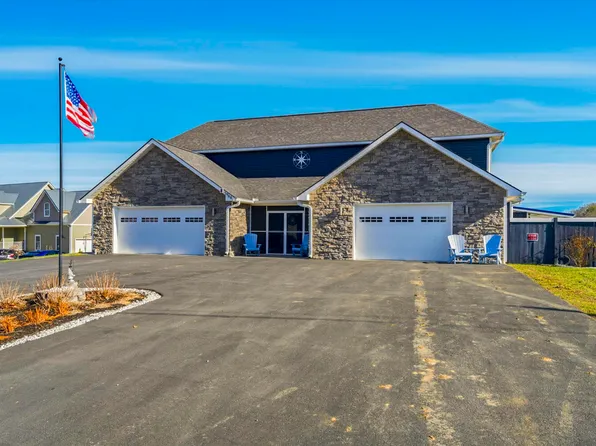 1964 Harbor Hills Dr, Dandridge, TN 37725