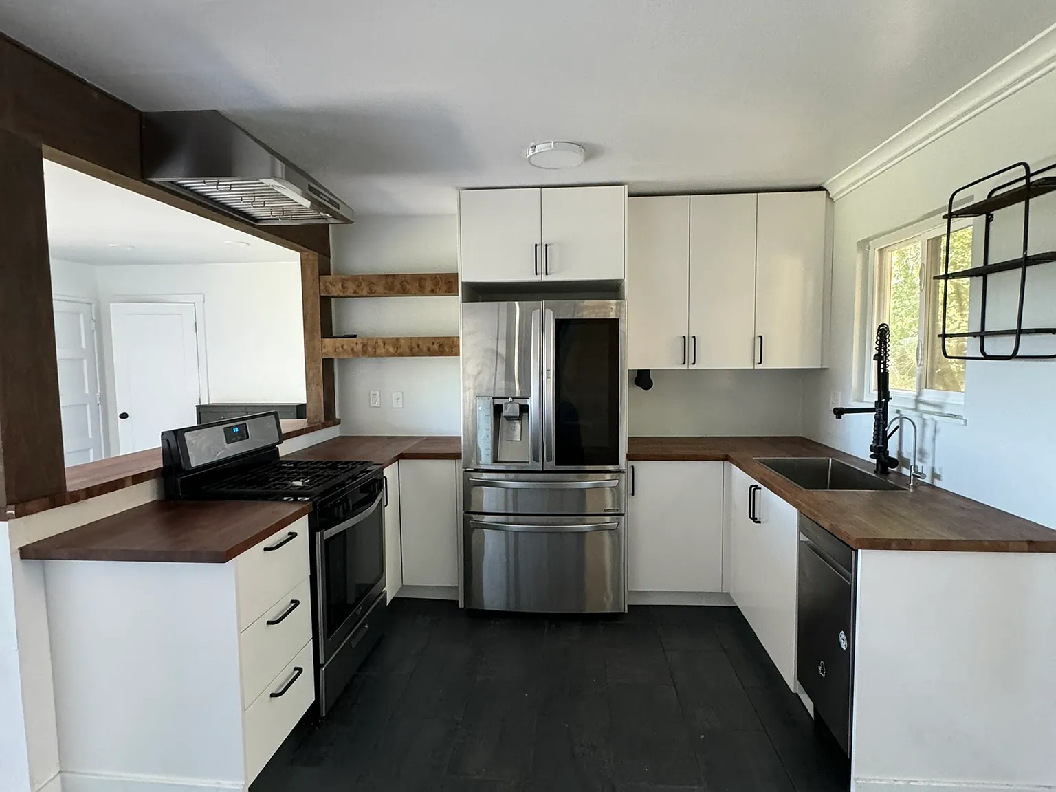 2 bed, 900 sqft, $4,195 — Photo 2