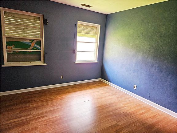 4th image of 120 E College St