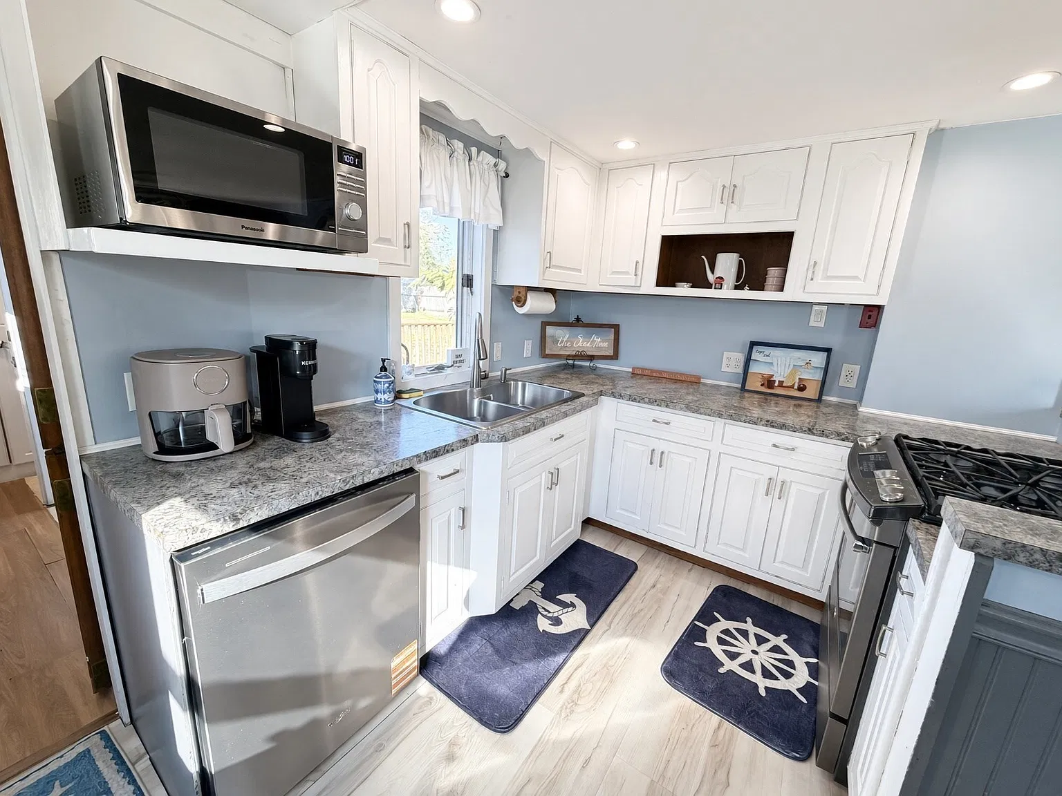 3 bed, 1.0 bath, 1194 sqft, $4,000 — Photo 4