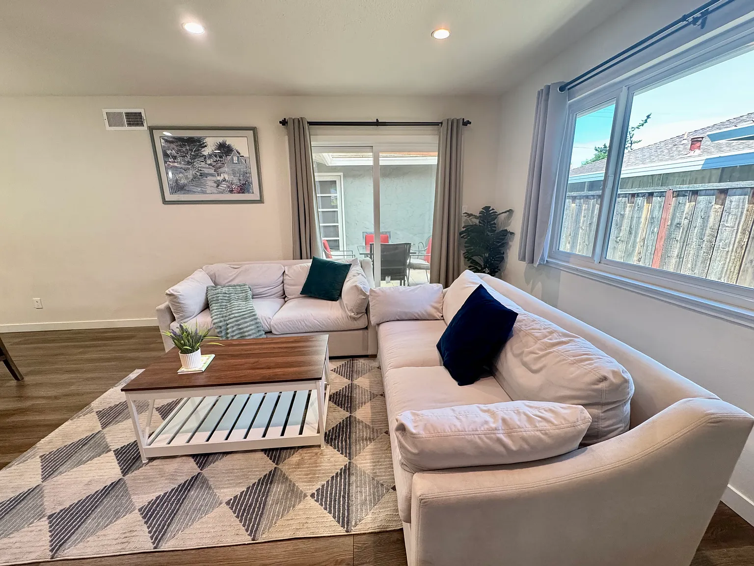 4 bed, 1300 sqft, $1,995 — Photo 2
