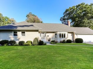 77 Osceola Ln, Longmeadow, MA 01106