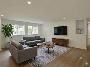 5787 Ebbtide St, Sechelt, BC V7Z0L8