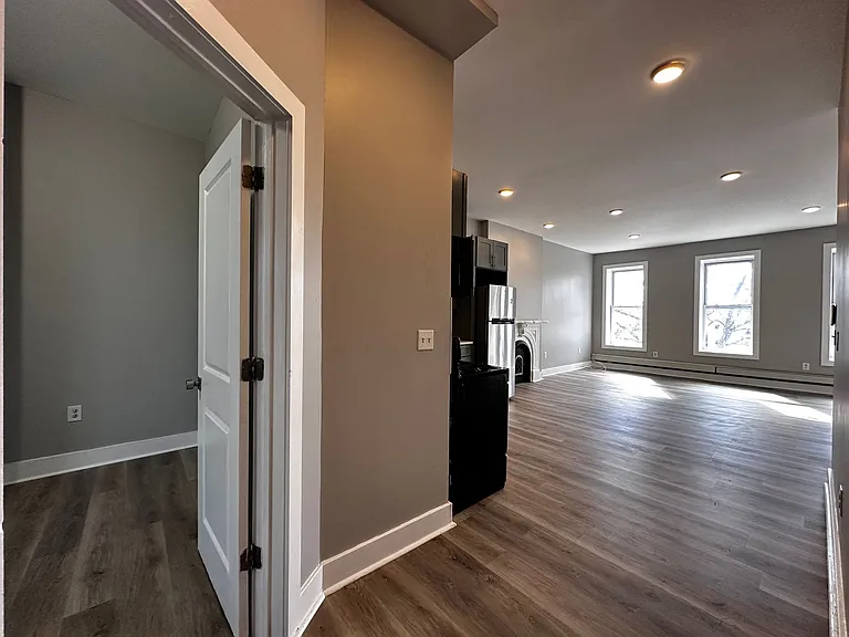 372 Forrest St #2E — Photo 5