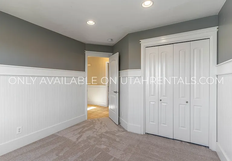 1595 S 50 W — Photo 17