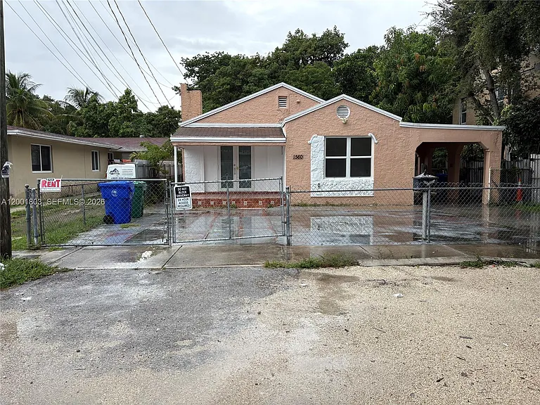 1560 NW 25th Ave #1 — Photo 2