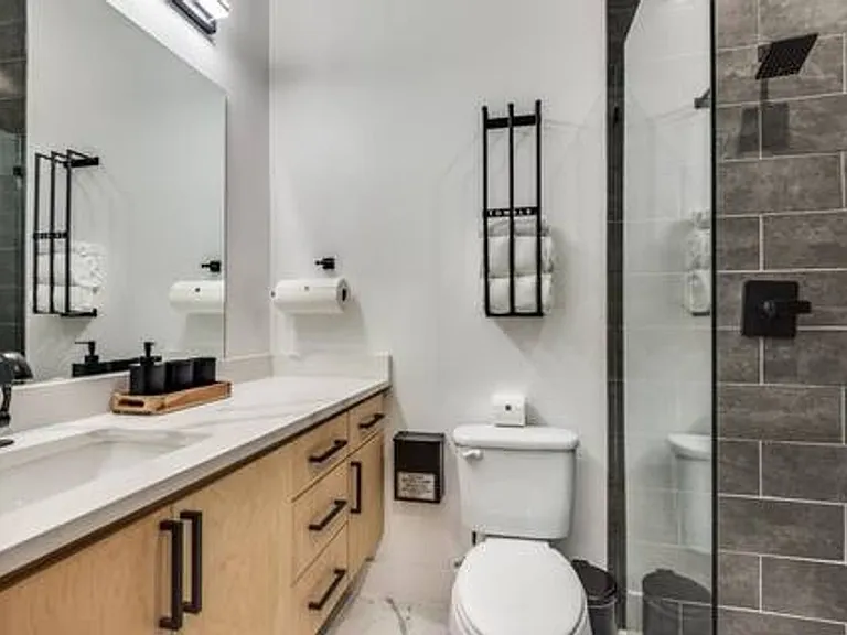 1904 Pollard St — Photo 12